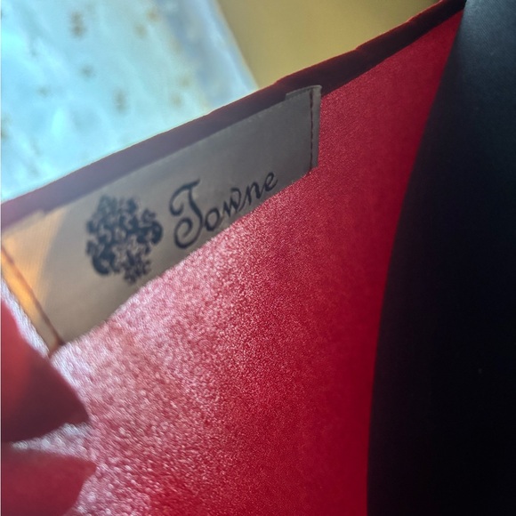 Elegant Red Pleated Blouse 2x - Picture 2 of 4